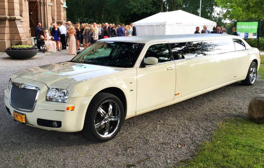 Crownlimo är det givna valet för dig som behöver en limousine i Södertälje
